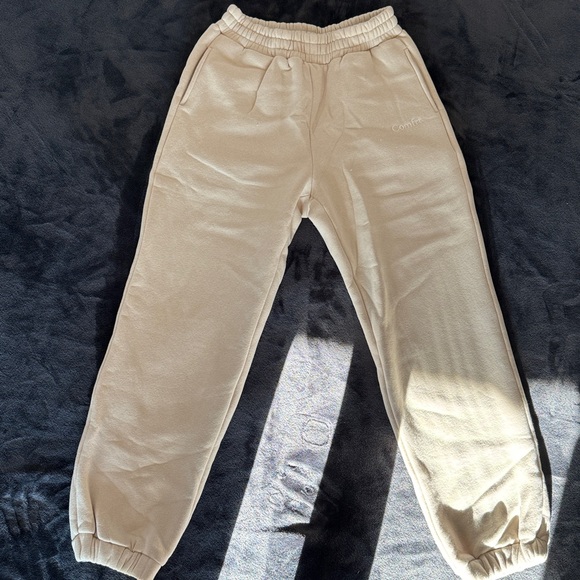 Women's Cream Joggers - Picture 3 of 4